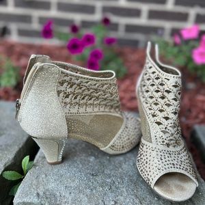 Pierre Dumas Gold zipper back heels size 7